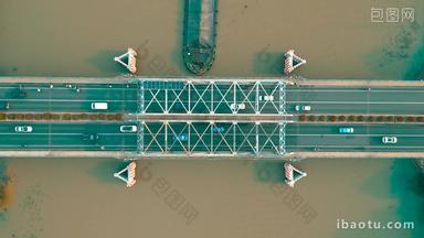 水路繁忙的<strong>扬州</strong>大桥